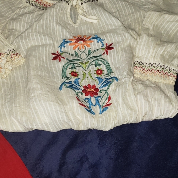 blouse - Picture 3 of 3